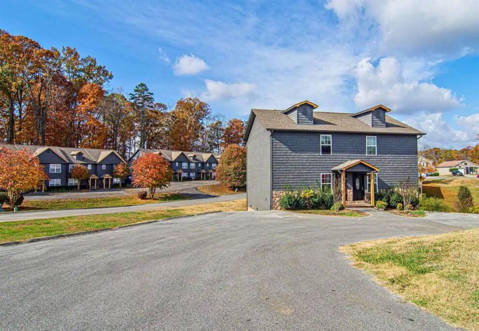 Willow Trace: Family Retreat, Hot Tub, Gaming! 鸽子谷 外观 照片